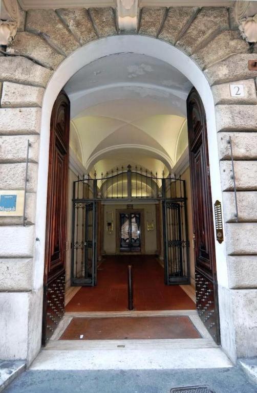 Flatinrome Termini 2 Grande Appartamento Luminoso In Centro Bagian luar foto