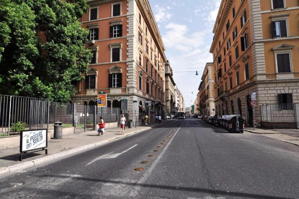 Flatinrome Termini 2 Grande Appartamento Luminoso In Centro Bagian luar foto